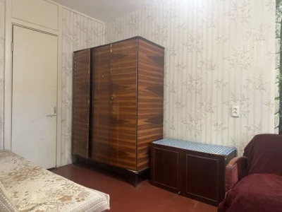 Срочно!Продам 2х кімн кв вул. Довженка, 2й поверх, можно під