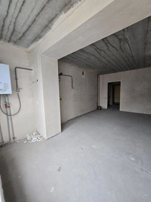Простора  квартира 79 м² , індивідуальне опалення,  Стрілець