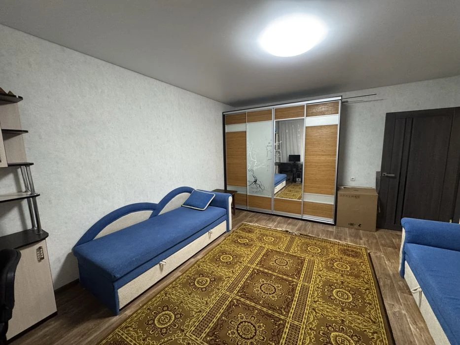 2-кімнатна квартира, 73 м², євроремонт, меблі залишаються, ц