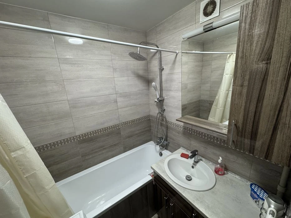 2-кімнатна квартира, 73 м², євроремонт, меблі залишаються, ц