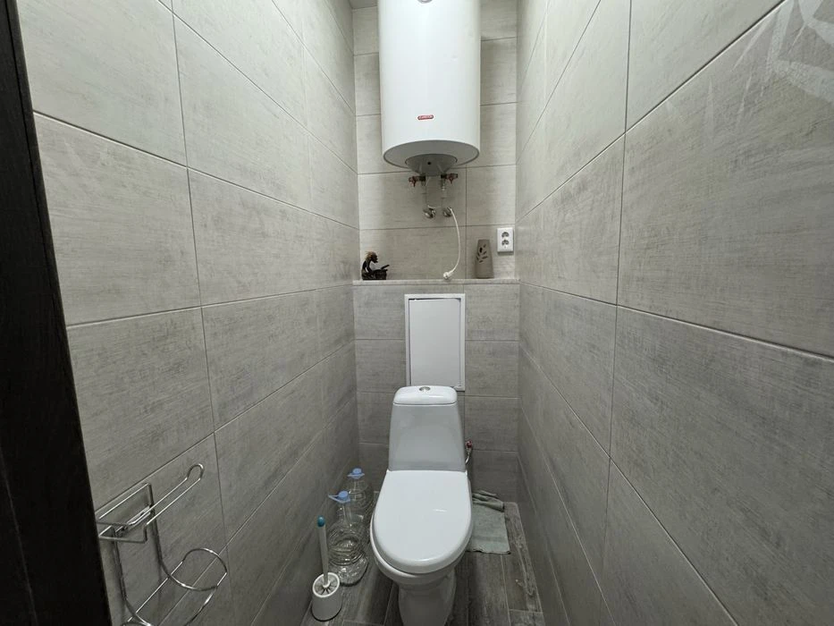 2-кімнатна квартира, 73 м², євроремонт, меблі залишаються, ц