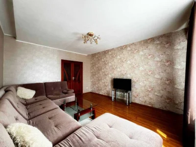 Продам 2 кімнатну квартиру проспект Перемоги 5 Кутів