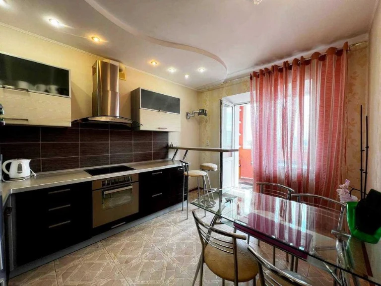 Продам 2 кімнатну квартиру проспект Перемоги 5 Кутів