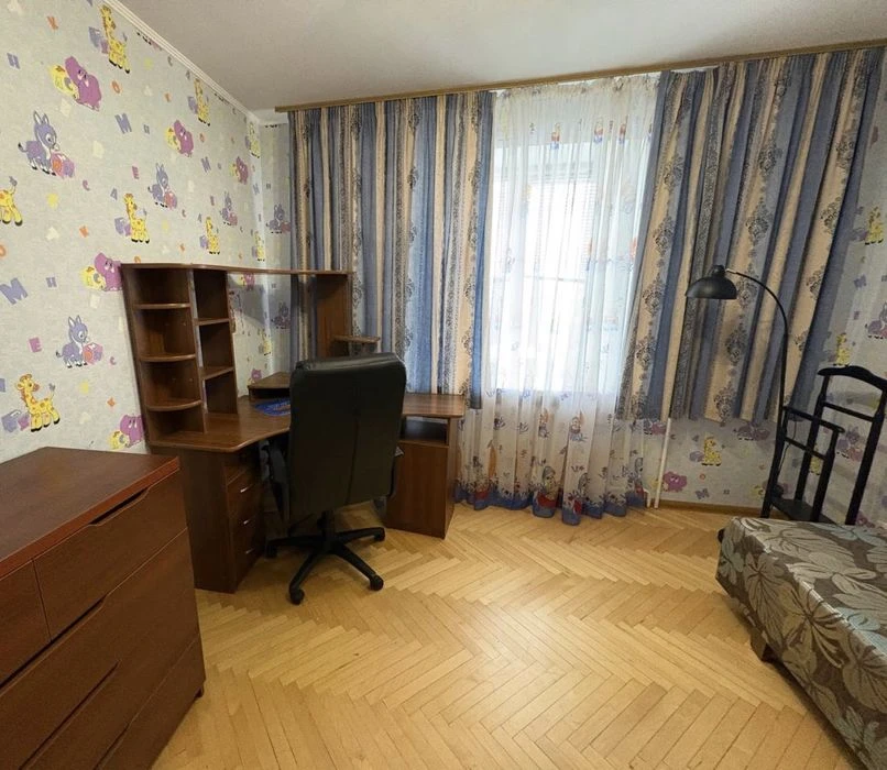 Продаж 5 -ти кімнатна квартира р-н Градецький