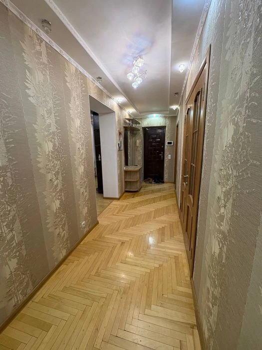 Продаж 5 -ти кімнатна квартира р-н Градецький