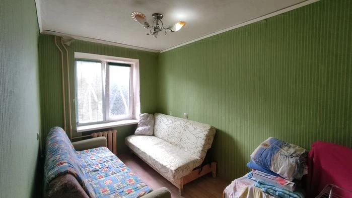 Продаётся недорогая двухкомнатная квартира .