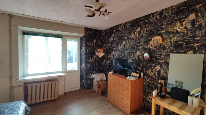 Продаётся недорогая двухкомнатная квартира .