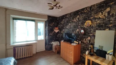 Продаётся недорогая двухкомнатная квартира .