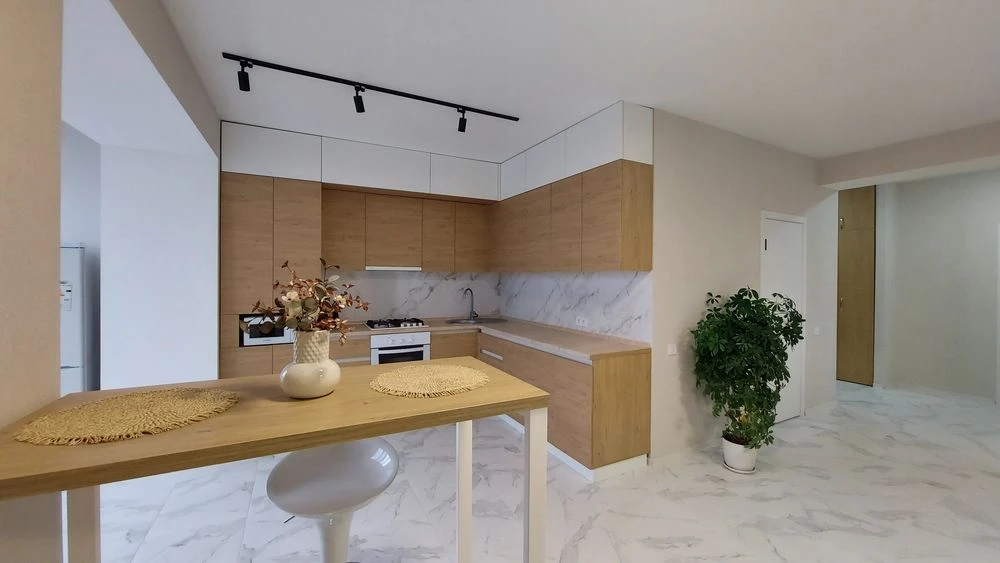 2-х кімнатна квартира студія 107м² в центрі міста вул. Коцюб