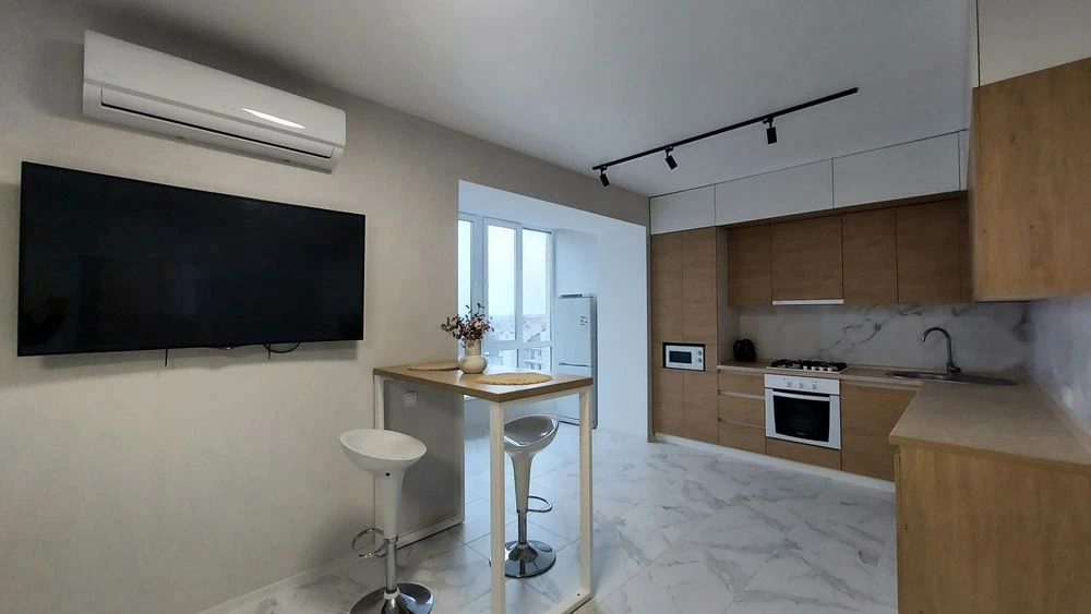 2-х кімнатна квартира студія 107м² в центрі міста вул. Коцюб