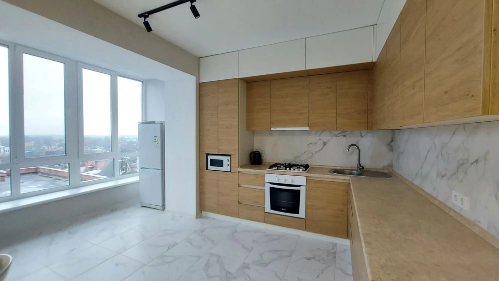2-х кімнатна квартира студія 107м² в центрі міста вул. Коцюб
