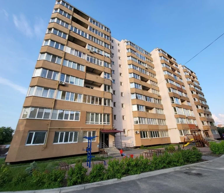 ЗНИЖЕНА ЦІНА!!Дворівнева кв-ра з кухнею-їдальнею 44м2!!Центр