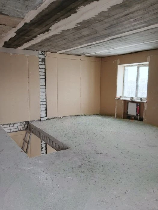 ЗНИЖЕНА ЦІНА!!Дворівнева кв-ра з кухнею-їдальнею 44м2!!Центр