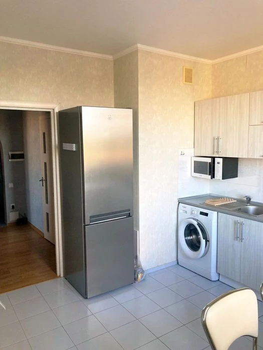 Urgent! Sale of 1-room apartment Olevska 11, residential complex Sosnovy Bir, city.