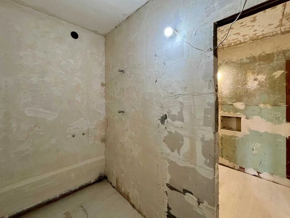 ПРОДАЖ 3-кімнатної квартири в Центрі міста під ремонт, по ву