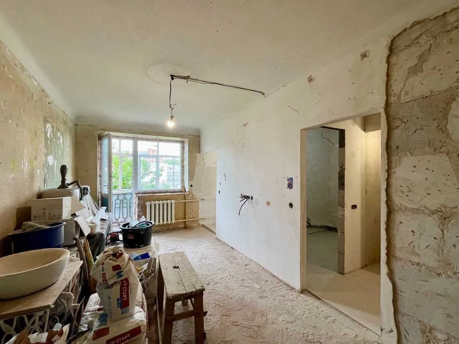 ПРОДАЖ 3-кімнатної квартири в Центрі міста під ремонт, по ву