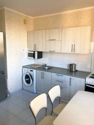 Urgent! Sale of 1-room apartment Olevska 11, residential complex Sosnovy Bir, city.