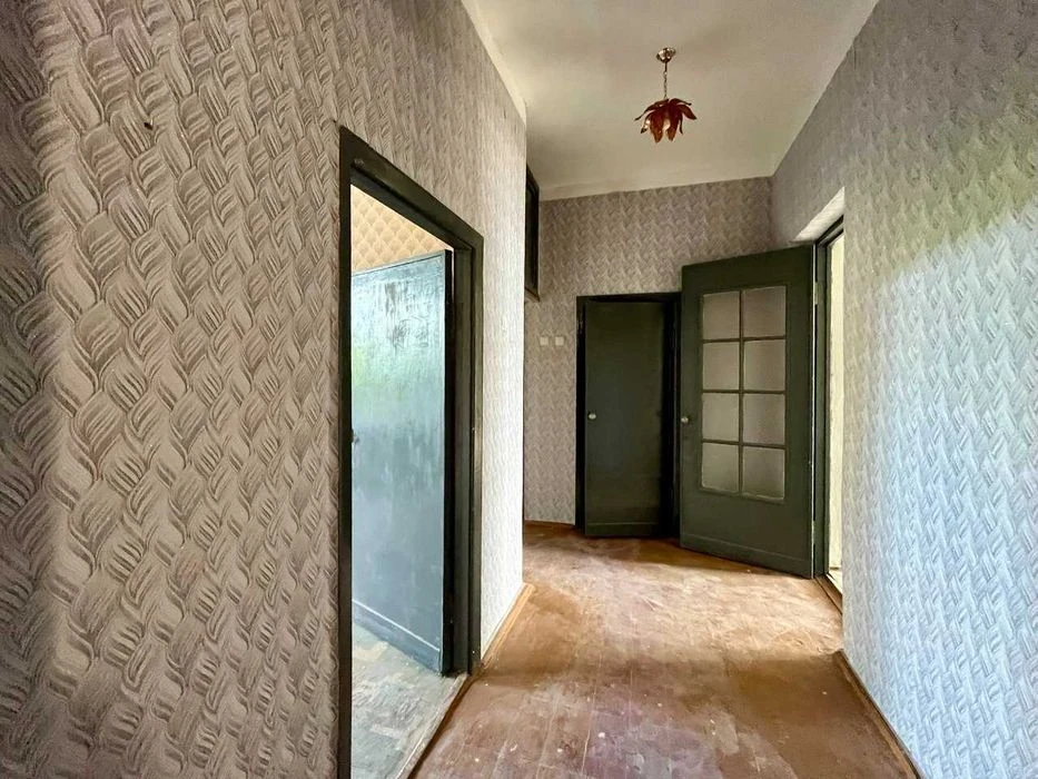 Продаж великої 2-кімнатної квартири в Центрі міста по вул. Р