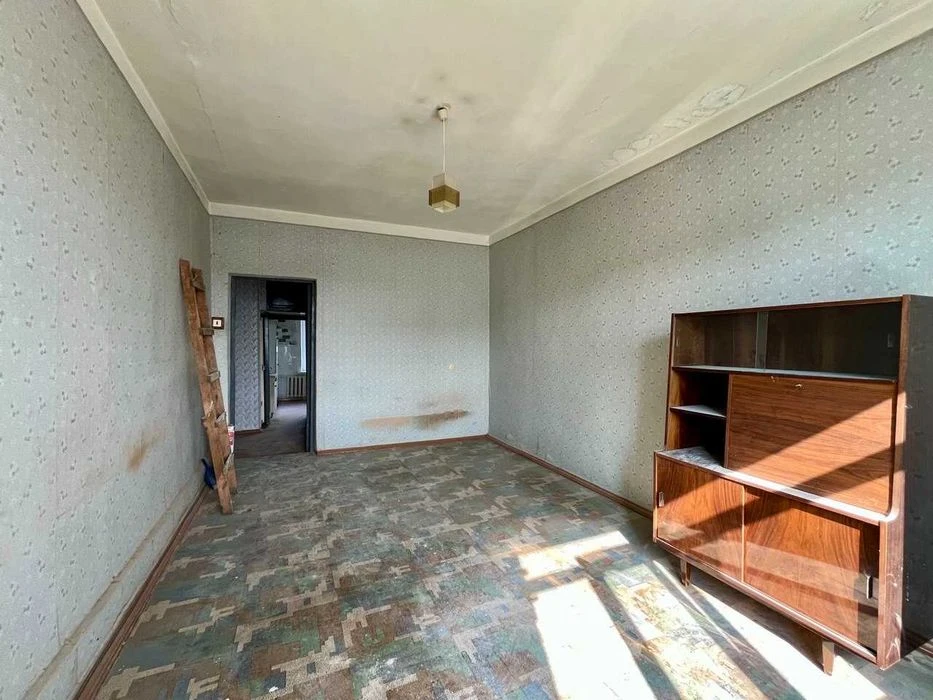 Продаж великої 2-кімнатної квартири в Центрі міста по вул. Р
