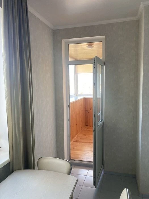 Urgent! Sale of 1-room apartment Olevska 11, residential complex Sosnovy Bir, city.