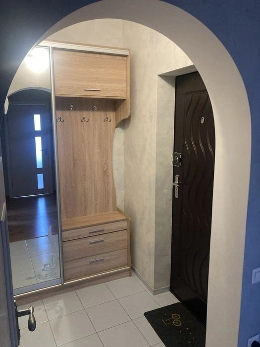 Urgent! Sale of 1-room apartment Olevska 11, residential complex Sosnovy Bir, city.