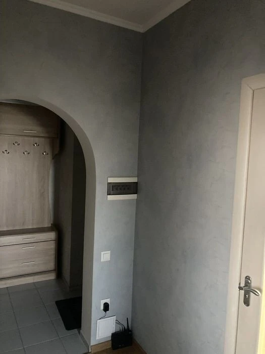 Urgent! Sale of 1-room apartment Olevska 11, residential complex Sosnovy Bir, city.