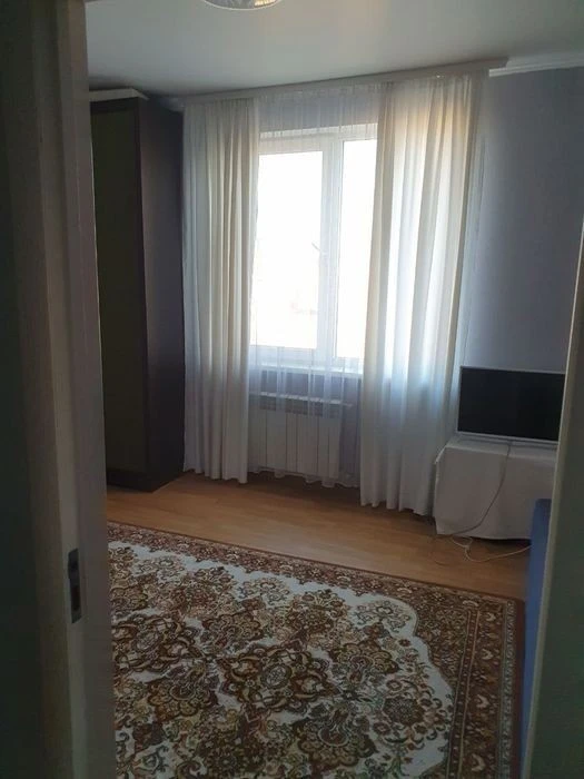 Urgent! Sale of 1-room apartment Olevska 11, residential complex Sosnovy Bir, city.