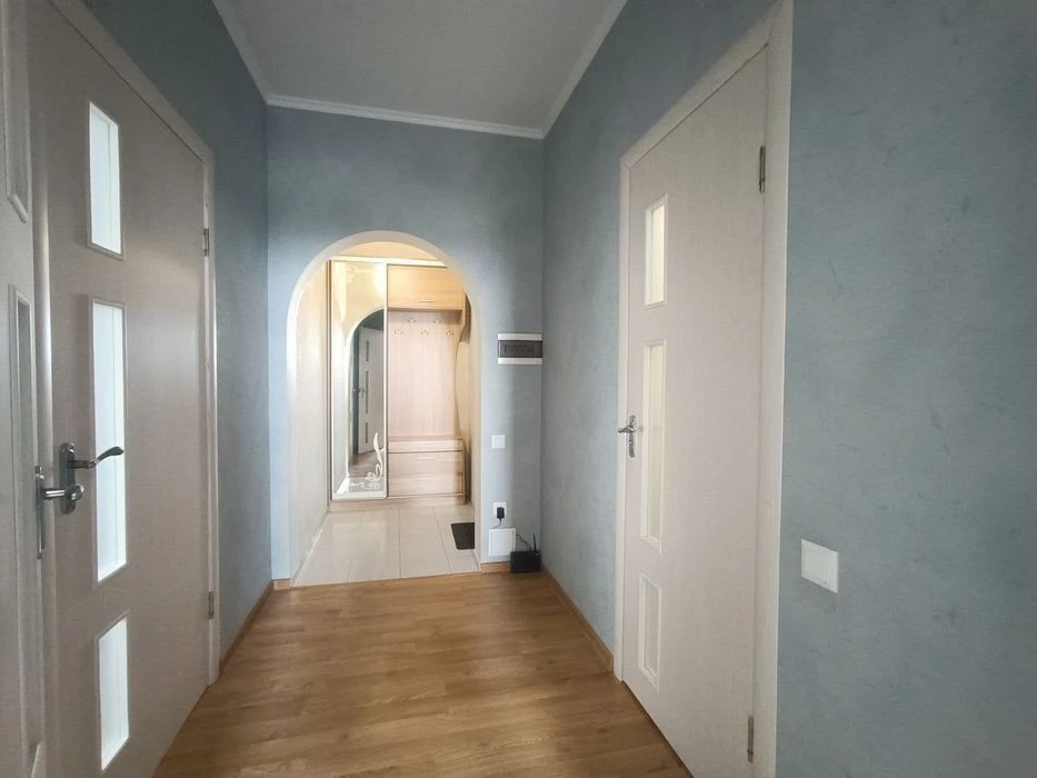 Urgent! Sale of 1-room apartment Olevska 11, residential complex Sosnovy Bir, city.