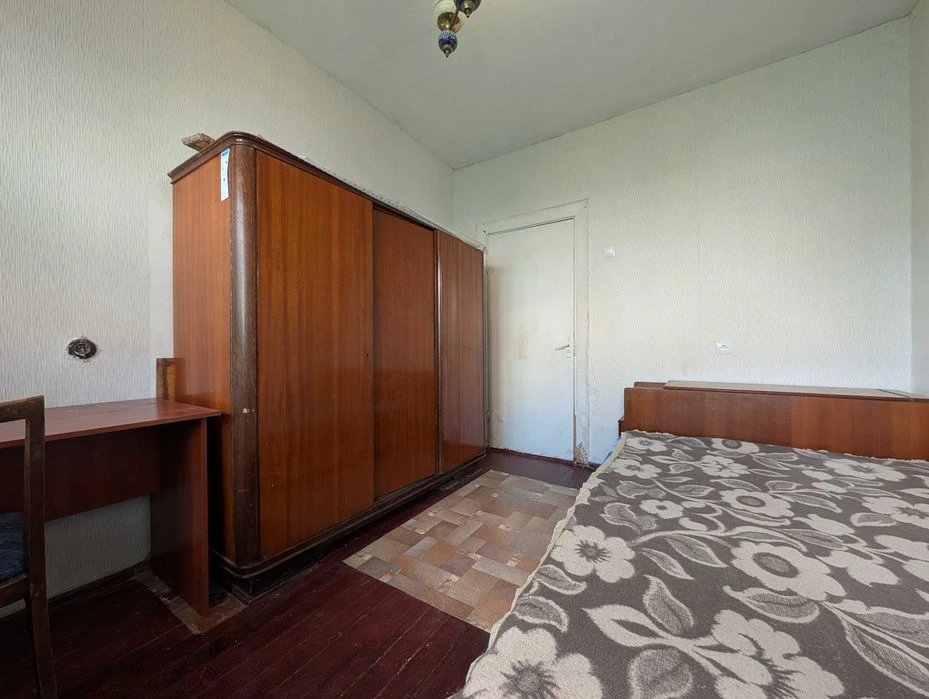 4-кімнатна квартира, проспект Лук’яненка, район Ниви, 64 м²