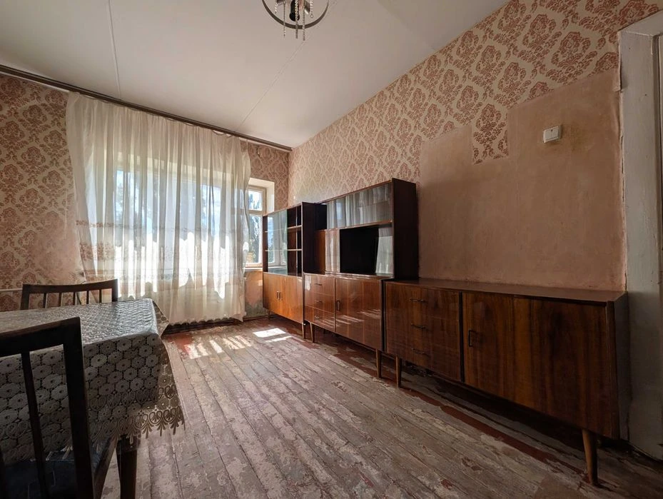 4-кімнатна квартира, проспект Лук’яненка, район Ниви, 64 м²