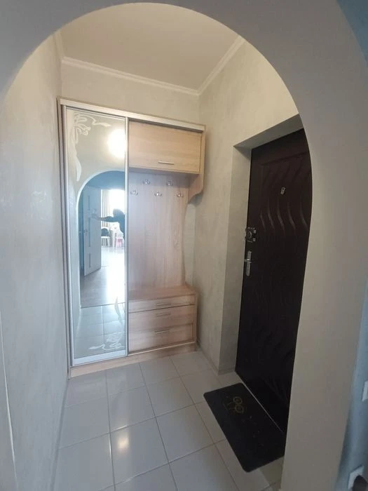 Urgent! Sale of 1-room apartment Olevska 11, residential complex Sosnovy Bir, city.