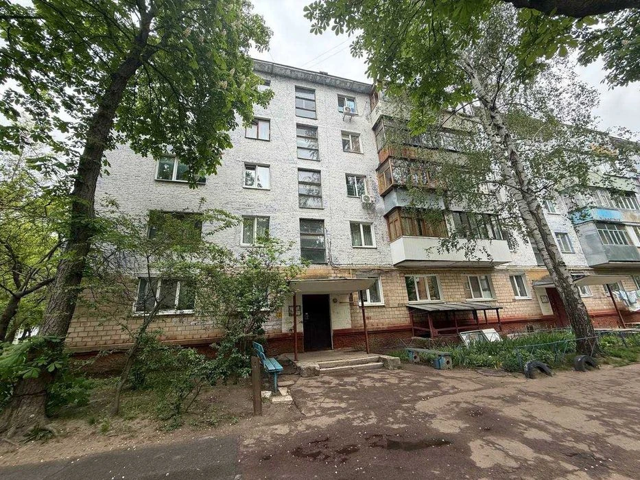 Ціна знижена!2 кімнатна квартира, ринок Нива. Терміновий про