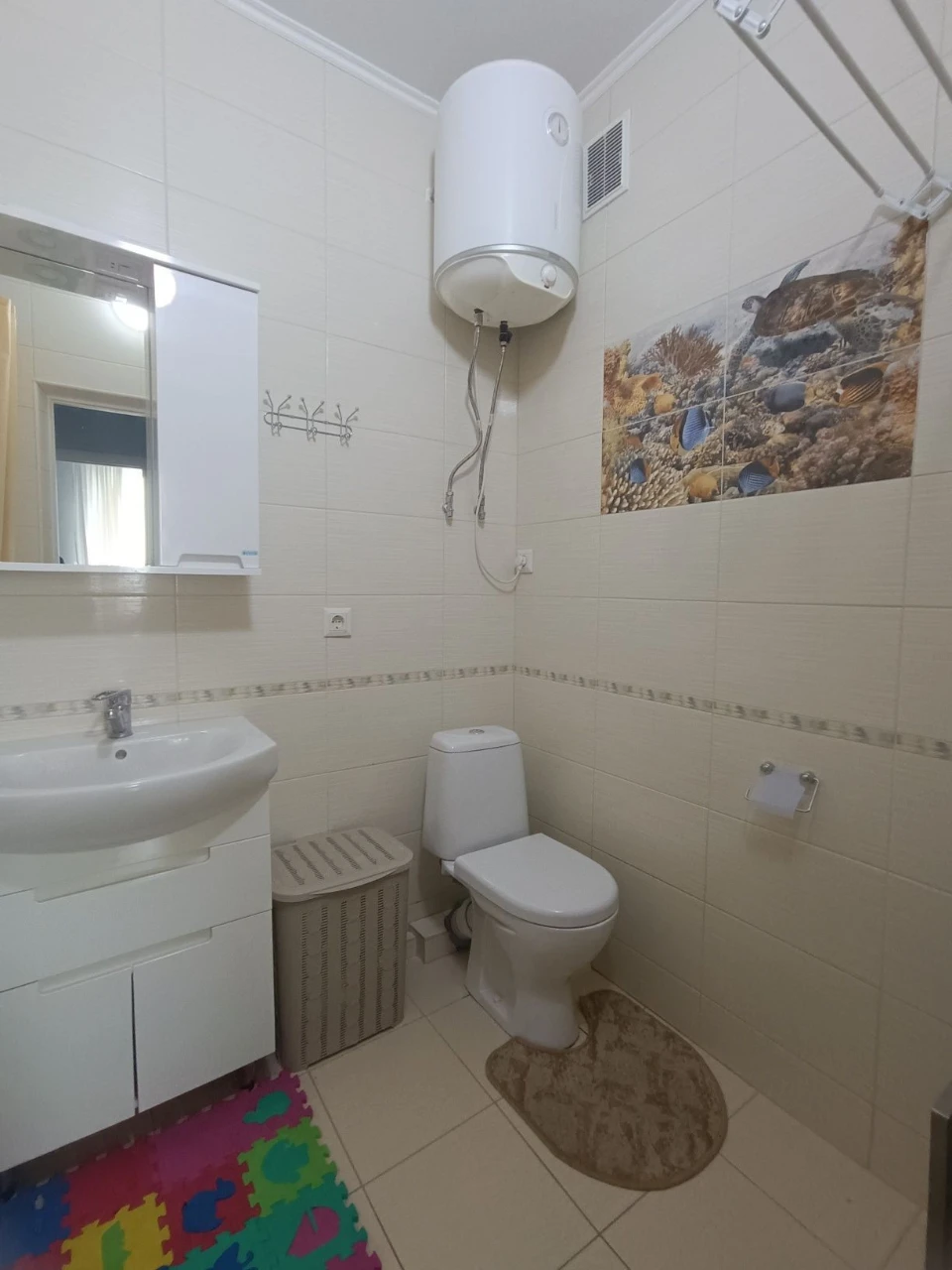 Urgent! Sale of 1-room apartment Olevska 11, residential complex Sosnovy Bir, city.