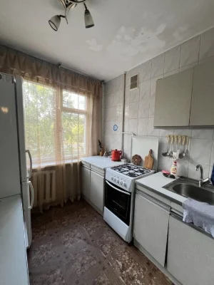 Продаж квартири  по Льотній 11а  48 м 2 на дві  сторони