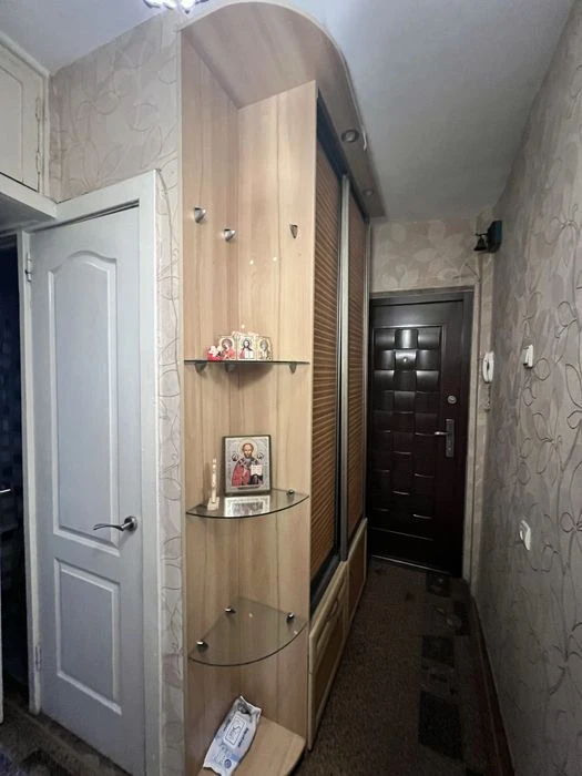 Продаж квартири  по Льотній 11а  48 м 2 на дві  сторони
