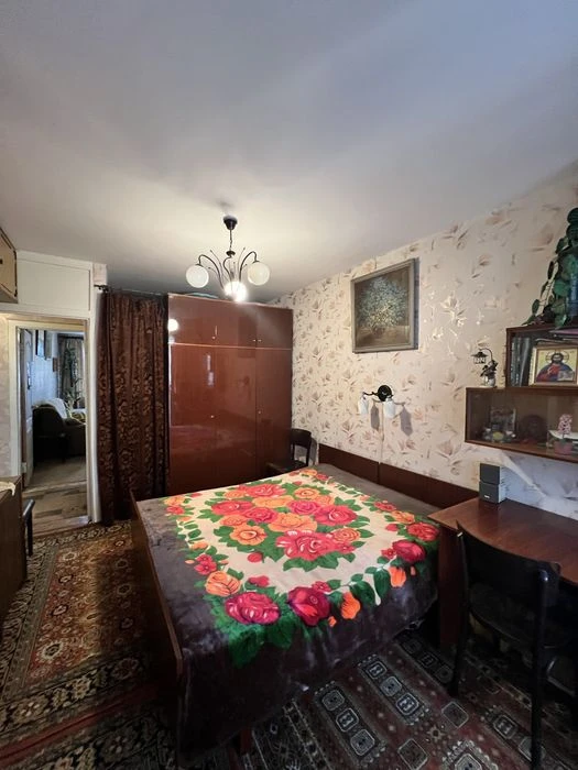 Продаж квартири  по Льотній 11а  48 м 2 на дві  сторони