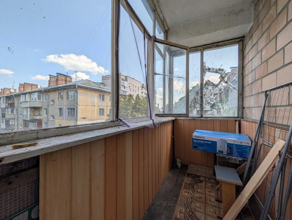 2-кімнатна квартира, Центр, Частково зроблений ремонт RD