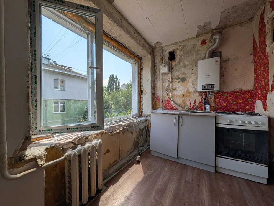 2-кімнатна квартира, Центр, Частково зроблений ремонт RD