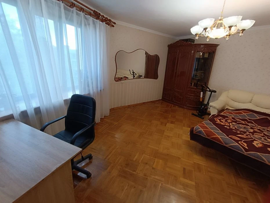 Продам 3-х кімнатну квартиру, 102,7 кв.м