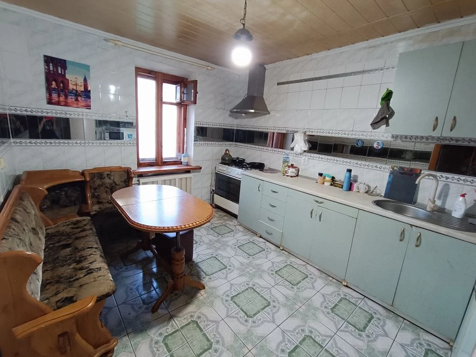 Продам 3-х кімнатну квартиру, 102,7 кв.м