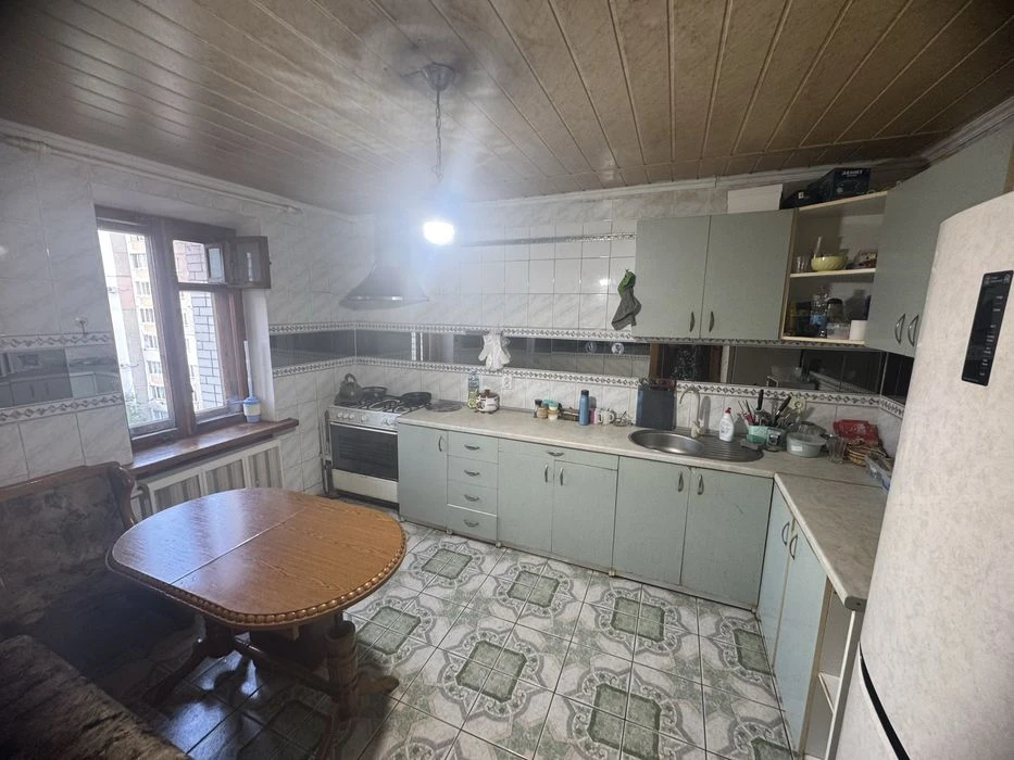 Продам 3-х кімнатну квартиру, 102,7 кв.м
