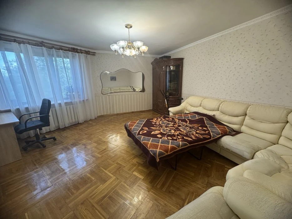 Продам 3-х кімнатну квартиру, 102,7 кв.м
