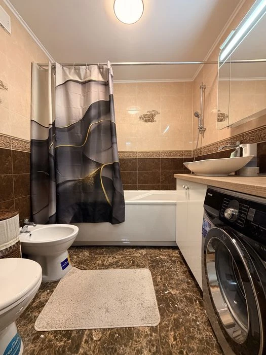 В продажу простора 3 кімнатна квартира