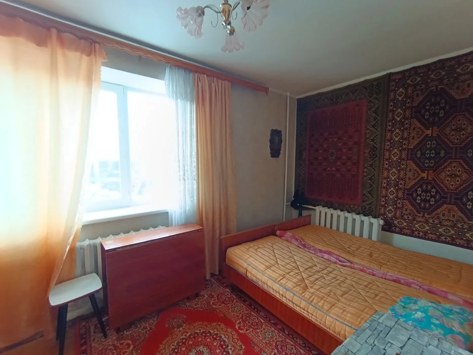 2-кімнатна квартира, біля центру зайнятості