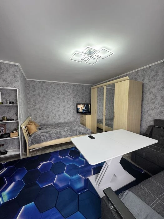 1-кімнатна квартира з ремонтом, 2 поверх, вул. Любецька