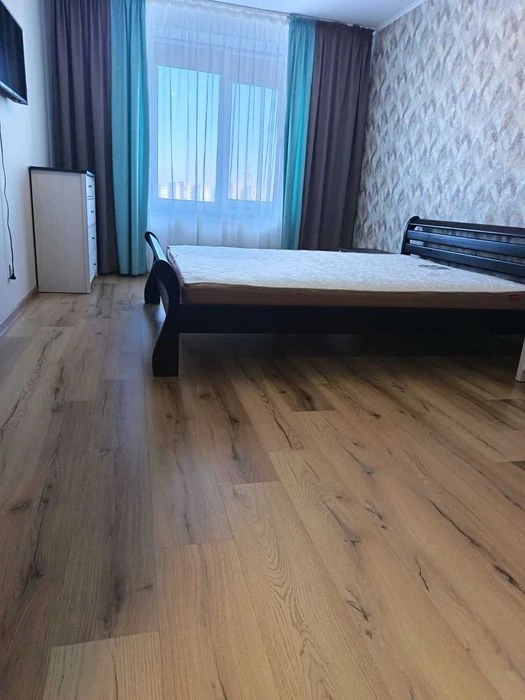 Продається сучасна 1 кім.кв ЦЕНТР ДеснянськаПравда 60а Авт.