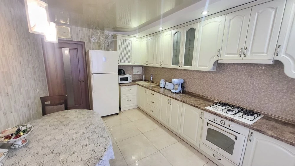 Продам 2х кімн кв, автономне опалення, вул. Грушевського!