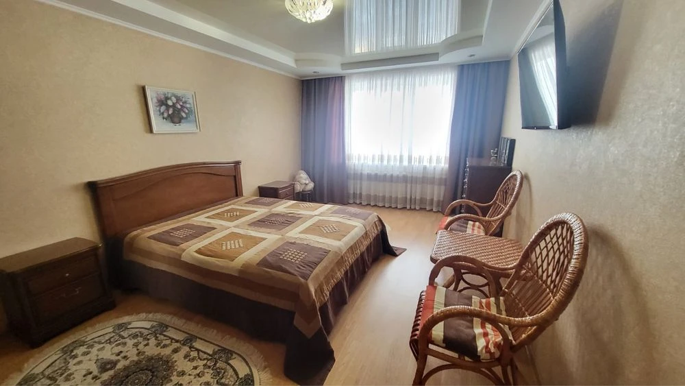 Продам 2х кімн кв, автономне опалення, вул. Грушевського!