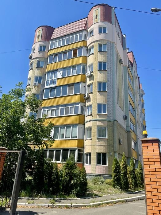 ТОР-ЦЕНТР-Продам квартиру 109,6м2 з автономним опаленням , 3