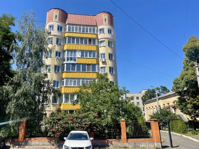 ТОР-ЦЕНТР-Продам квартиру 109,6м2 з автономним опаленням , 3